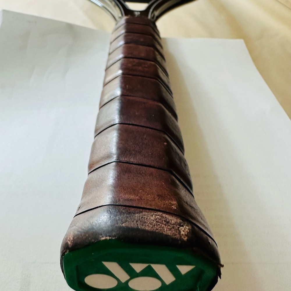 Yonex R-7 Tennis Racket with cover and bag
Graphite composite - Picture 5 of 16